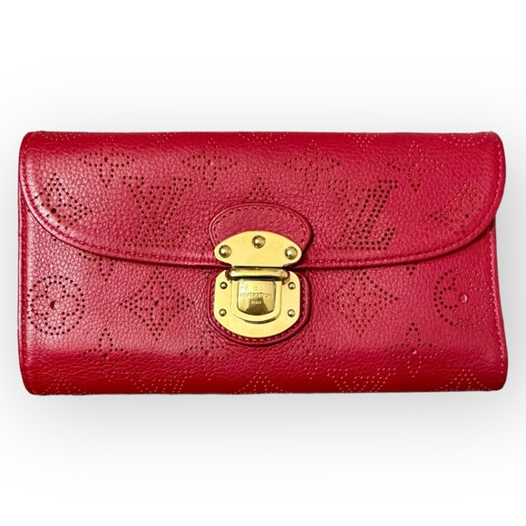 LOUIS VUITTON 2011 Mahina Leather Amelia Wallet, Grenat - Picture 2 of 16